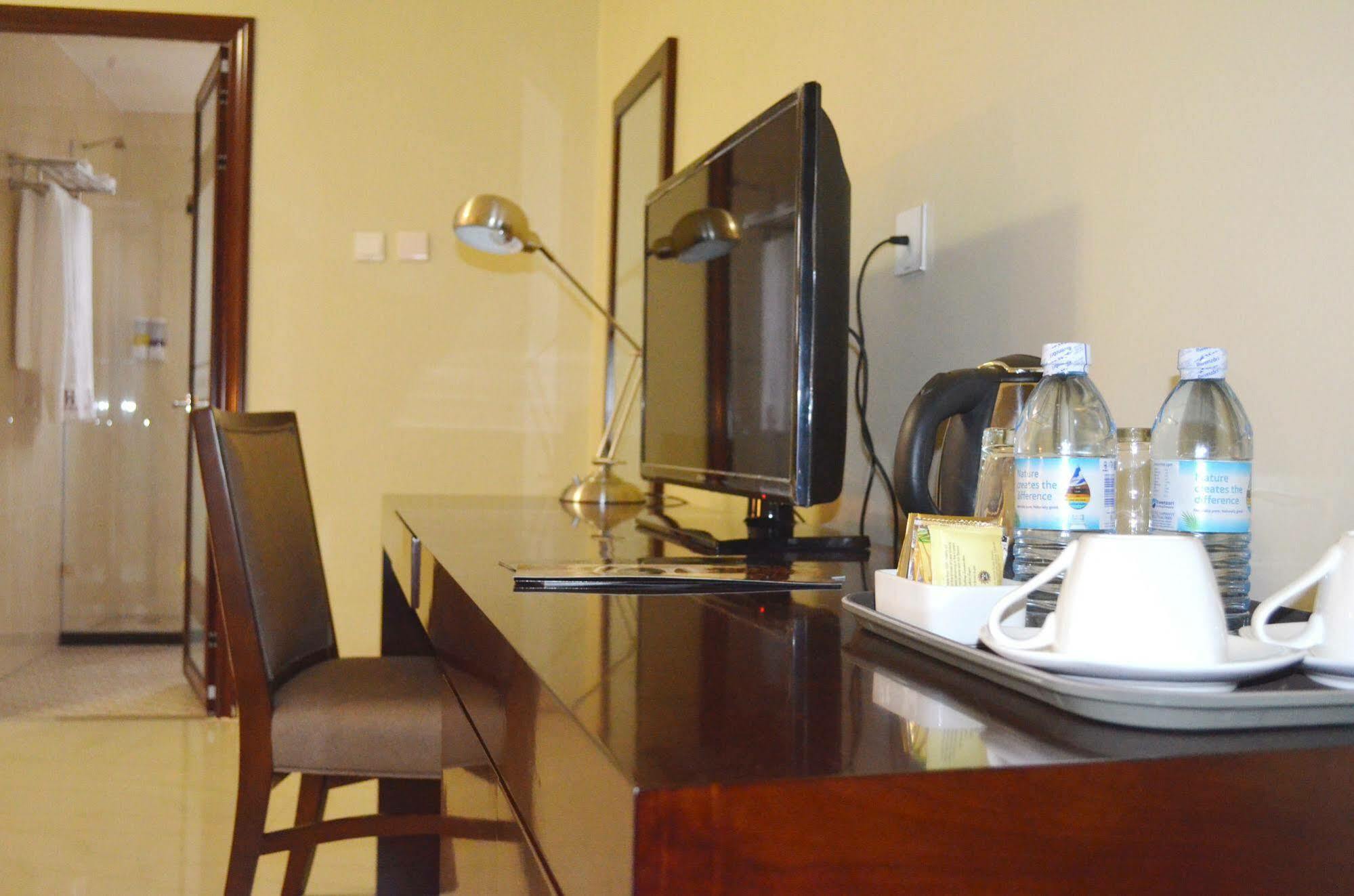 Hillside Plaza Hotel Kampala Exterior photo
