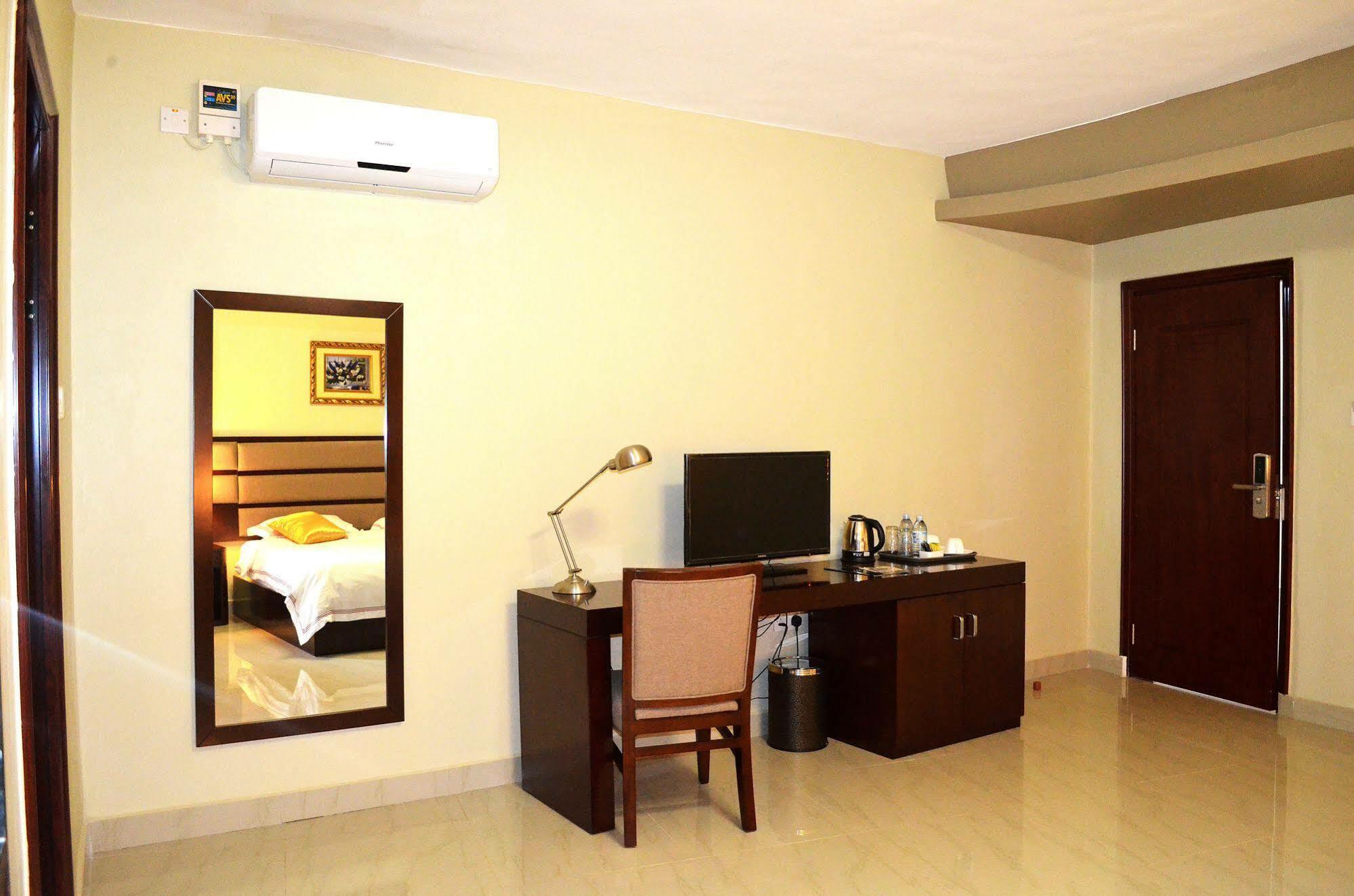 Hillside Plaza Hotel Kampala Exterior photo