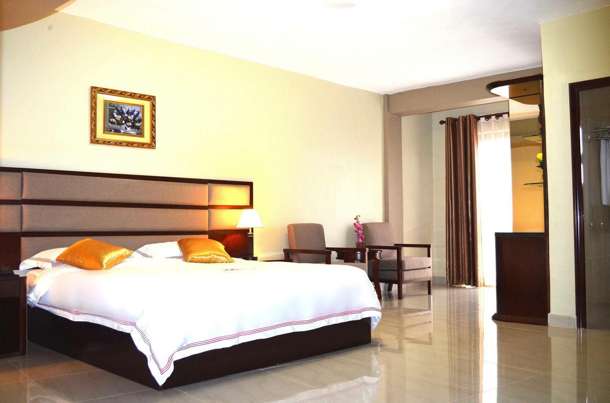 Hillside Plaza Hotel Kampala Exterior photo