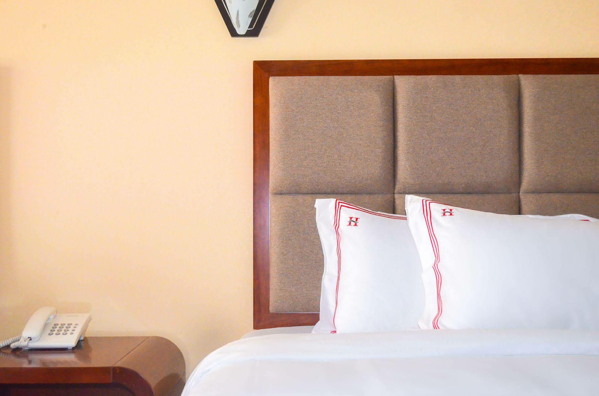 Hillside Plaza Hotel Kampala Exterior photo
